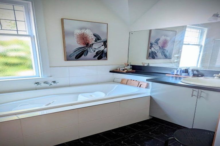 Photo of property in 172 Nevay Road, Karaka Bays, Wellington, 6022