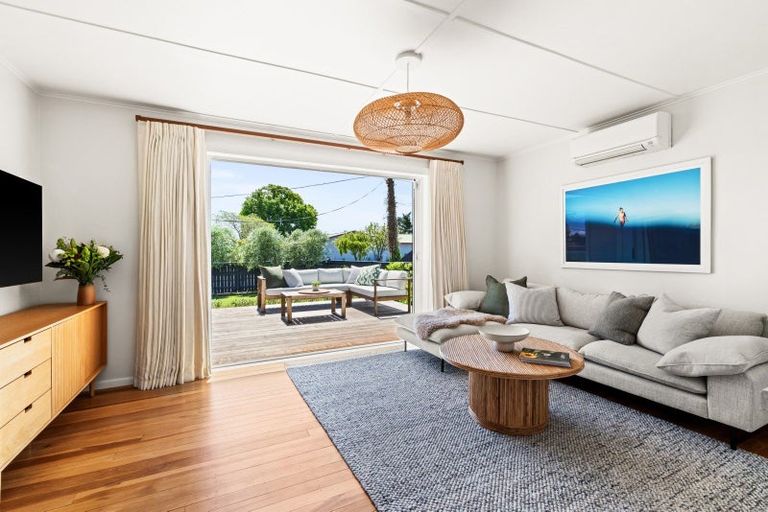 Photo of property in 12 Nimon Street, Havelock North, 4130