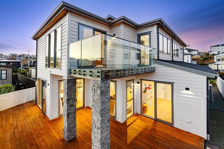 Photo of property in 4 Hanikura Street, Long Bay, Auckland, 0630