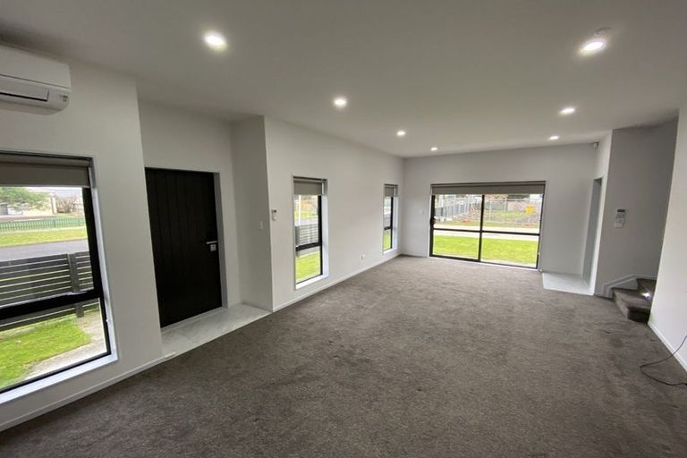 Photo of property in 1 Nagra Lane, Papakura, 2110