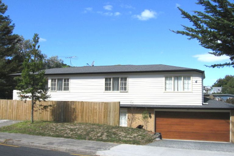 Photo of property in 50 Seaton Road, Murrays Bay, Auckland, 0630