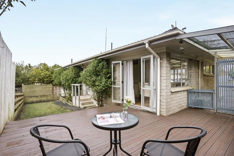 Photo of property in 2/12 Park Estate Road, Rosehill, Papakura, 2113
