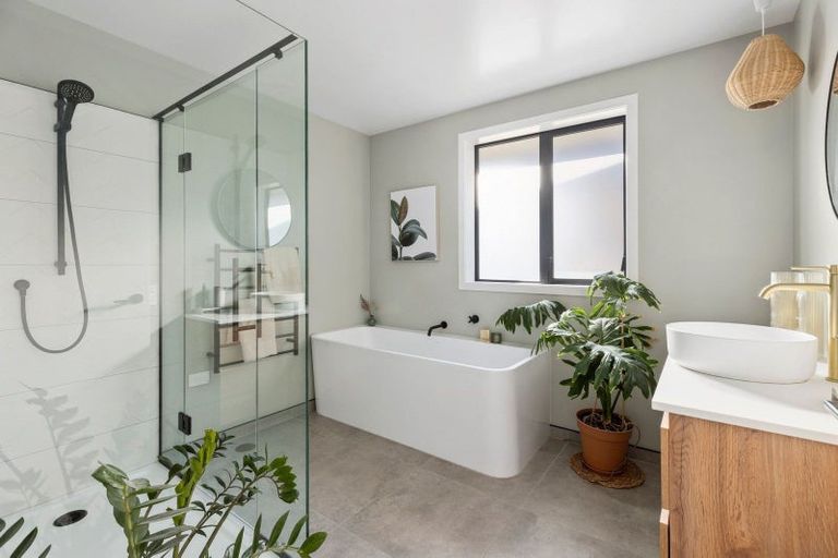 Photo of property in 9 Tahi Street, Albert Town, Wanaka, 9305