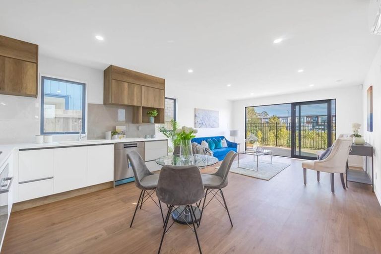 Photo of property in 21 John Gray Street, Papakura, 2110