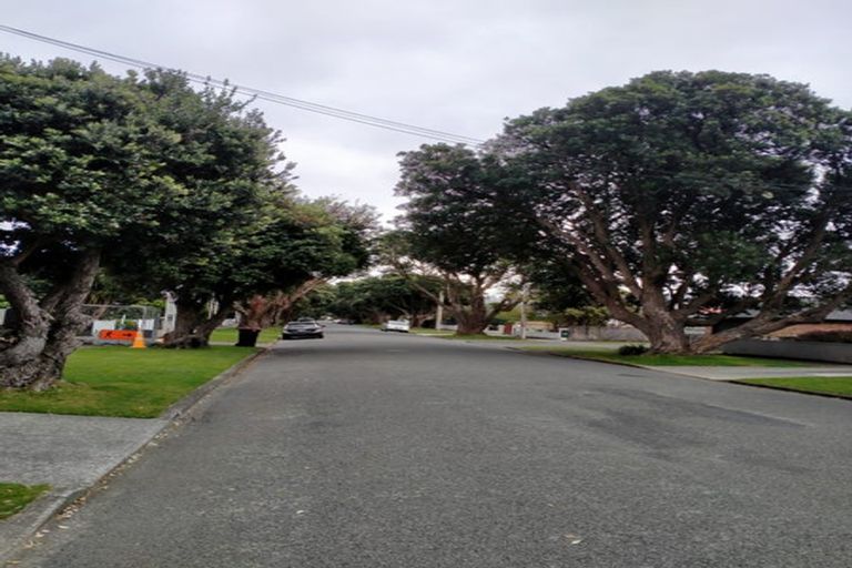 Photo of property in 44 Saint Ronans Avenue, Waterloo, Lower Hutt, 5011