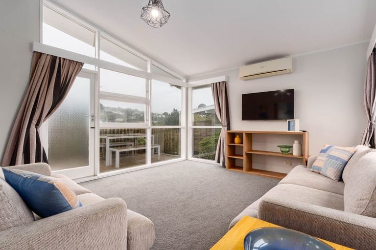 Photo of property in 15 Silverbirch Grove, Churton Park, Wellington, 6037