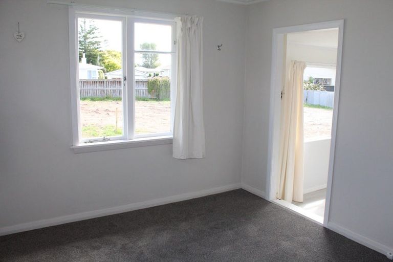 Photo of property in 16 Seddon Street, Takaro, Palmerston North, 4412