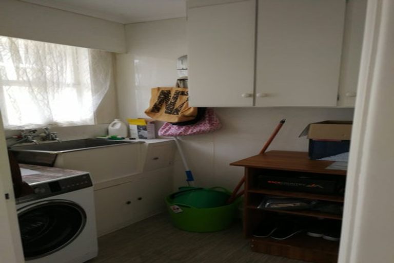 Photo of property in 10 Graham Avenue, Te Atatu Peninsula, Auckland, 0610