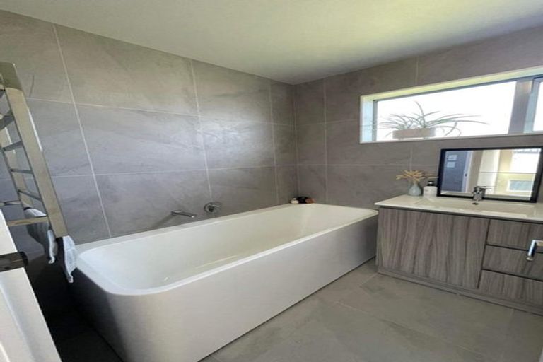 Photo of property in 5 Toanui Road, Hobsonville, Auckland, 0616