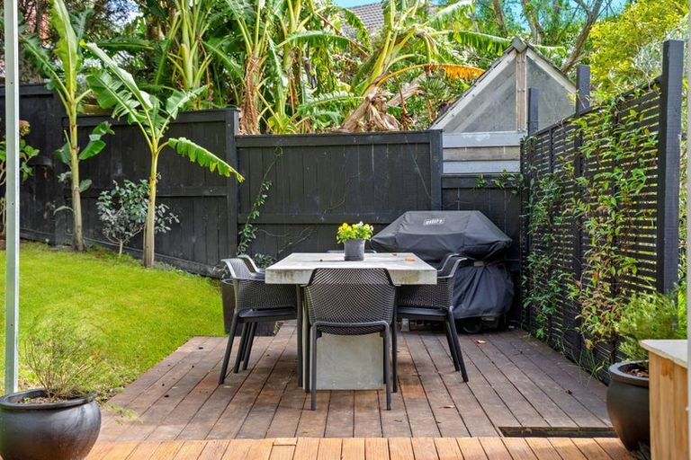 Photo of property in 2/19 Bishopgate Street, Birkdale, Auckland, 0626