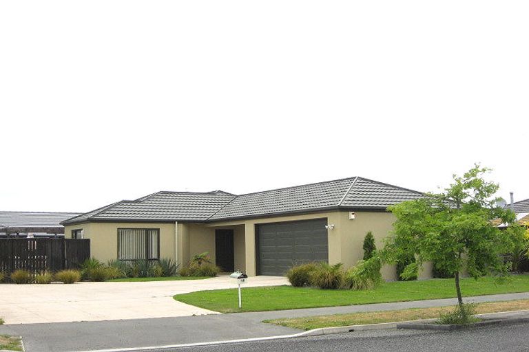 Photo of property in 14 Mahuri Street, Parklands, Christchurch, 8083