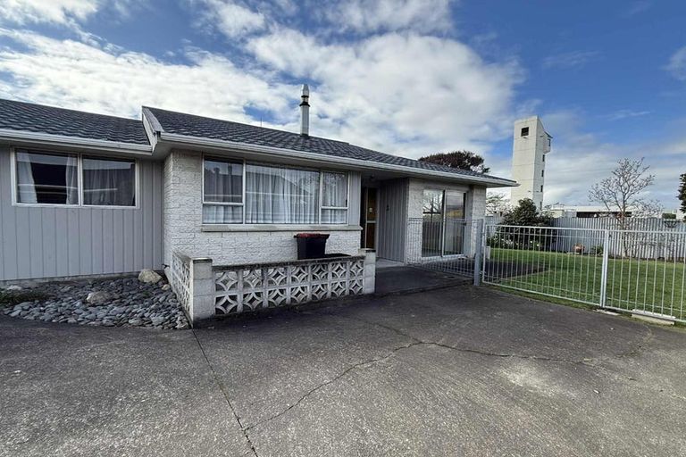 Photo of property in 2/112 Mcleod Street, Camberley, Hastings, 4120