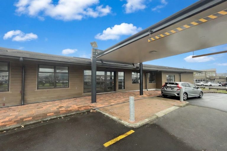 Photo of property in 12 Oma Hoiho Place, Westgate, Auckland, 0614