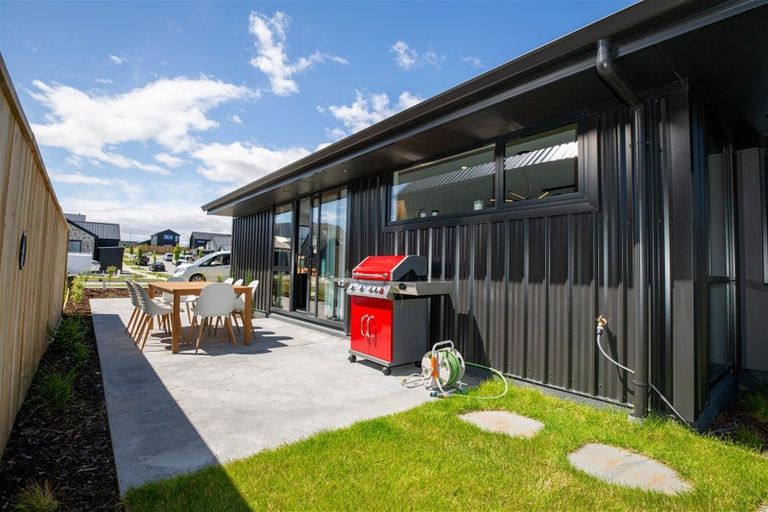 Photo of property in 21 Shelduck Road, Jacks Point, 9371