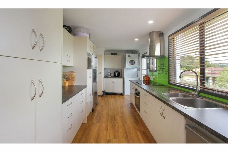 Photo of property in 32 Hiwihau Place, Glenfield, Auckland, 0629