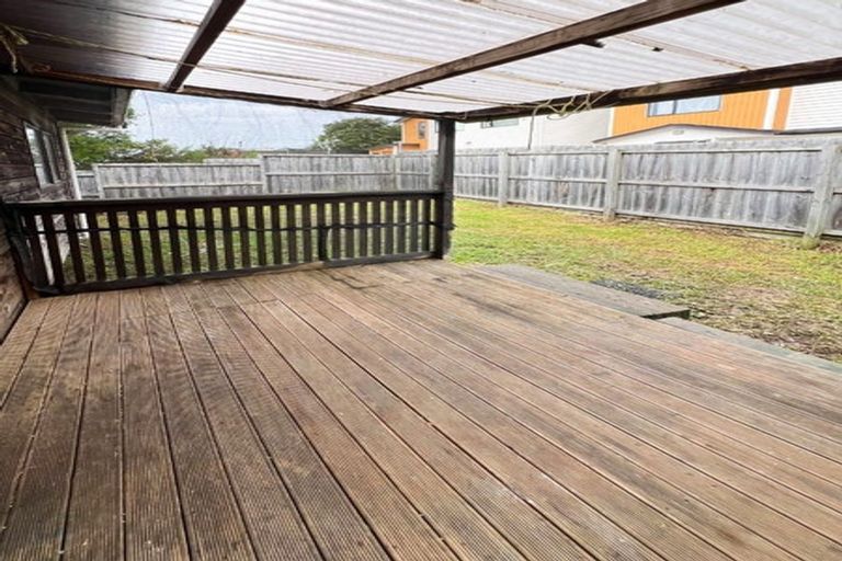 Photo of property in 20 Thornlow Street, Glendene, Auckland, 0602