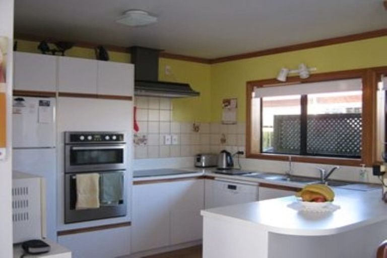 Photo of property in 3/18 Milton Road, Orewa, 0931