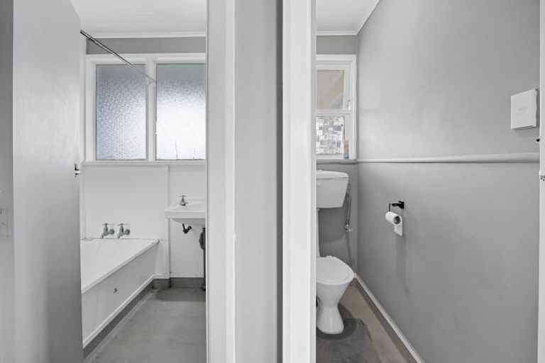 Photo of property in 18 Whitcombe Road, Opunake, 4616