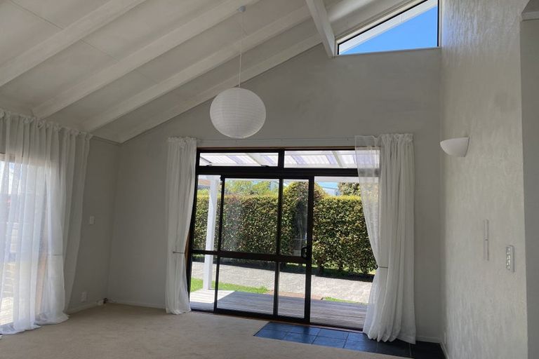 Photo of property in 25a/5 Beach Road, Te Atatu Peninsula, Auckland, 0610