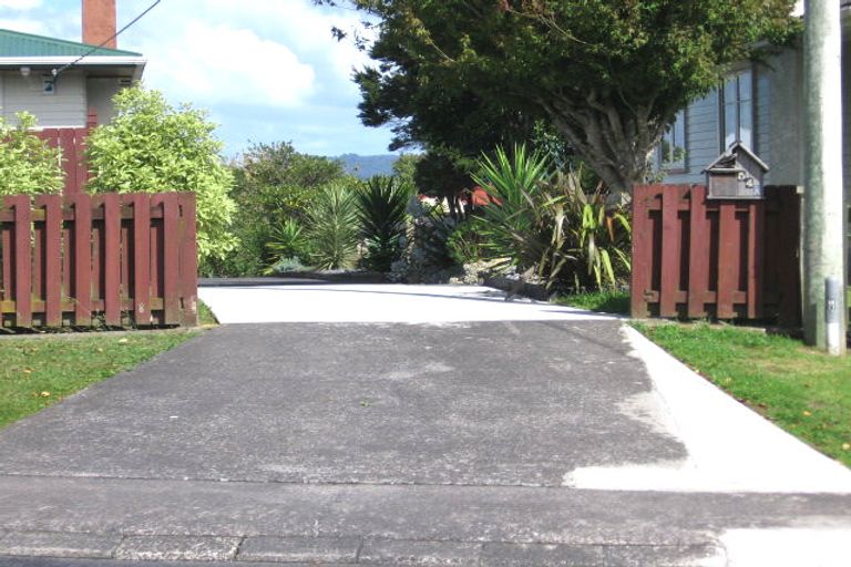 Photo of property in 54 Strid Road, Te Atatu South, Auckland, 0610