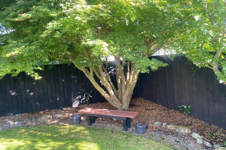 Photo of property in 2 Breton Close, Northwood, Christchurch, 8051