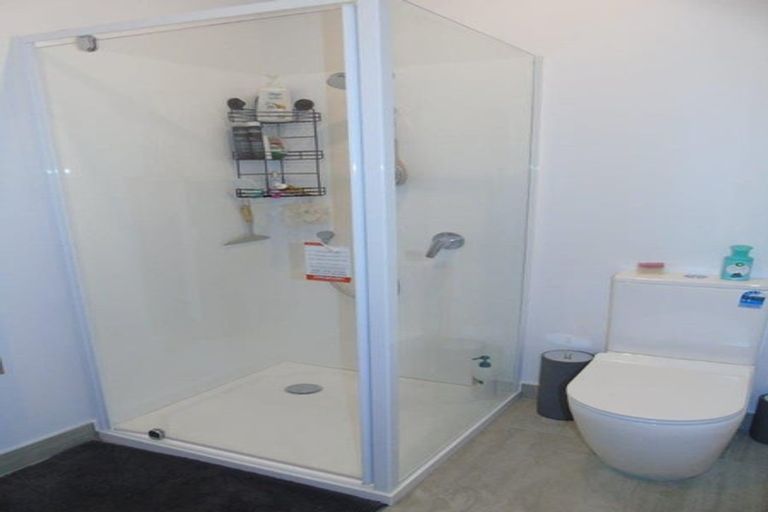 Photo of property in 62u3 Spenmoor Street, Newlands, Wellington, 6037