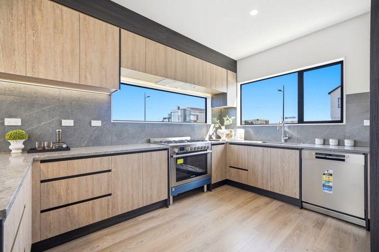 Photo of property in 12 Ocean Breeze Avenue, Hobsonville, Auckland, 0616