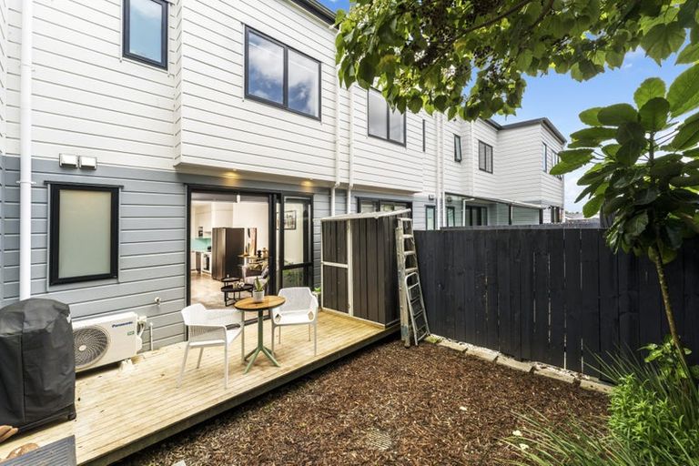 Photo of property in 5b Beach Road, Te Atatu Peninsula, 0610