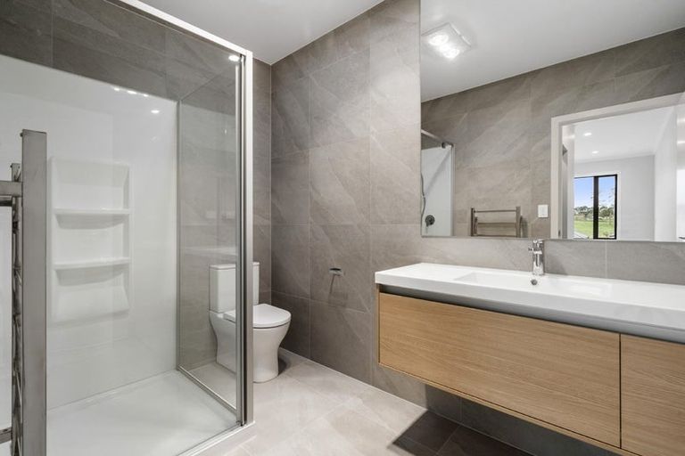 Photo of property in 11 Oyster Drive, Whenuapai, 0618