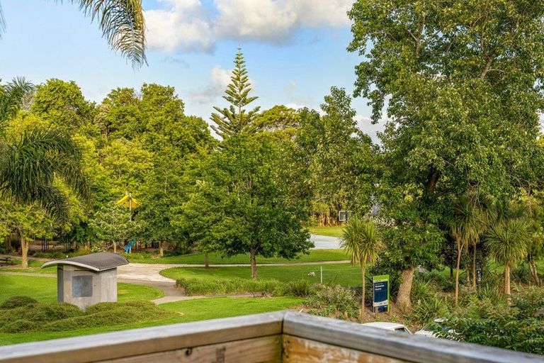 Photo of property in 24 Normanton Street, Glenfield, Auckland, 0629