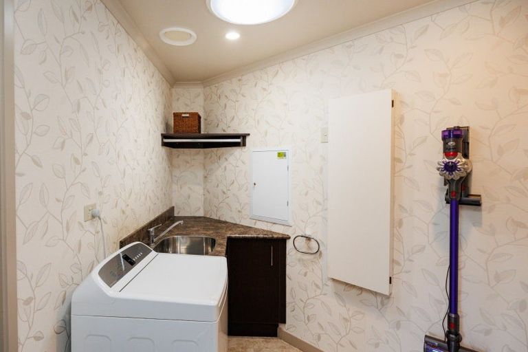 Photo of property in 291 Napier Road, Kelvin Grove, Palmerston North, 4470
