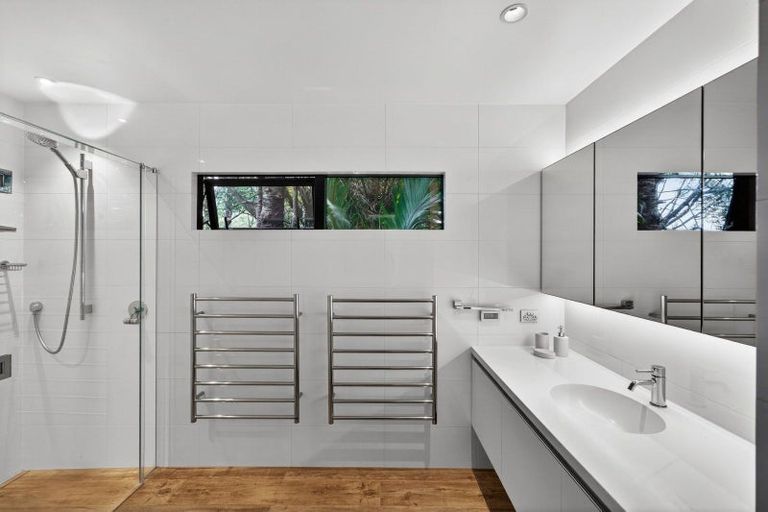 Photo of property in 34 Arapito Road, Titirangi, Auckland, 0604