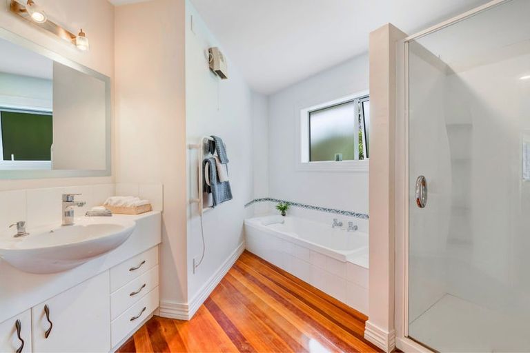 Photo of property in 57 Esther Place, Red Beach, 0932