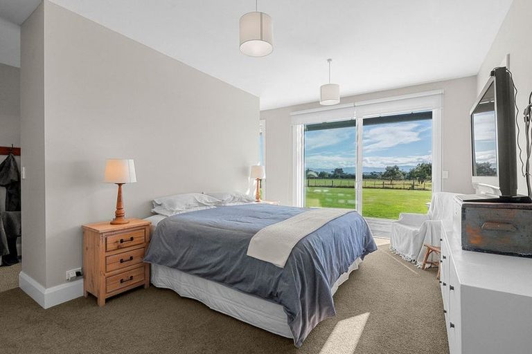 Photo of property in 104 White Rock Road, Martinborough, 5781