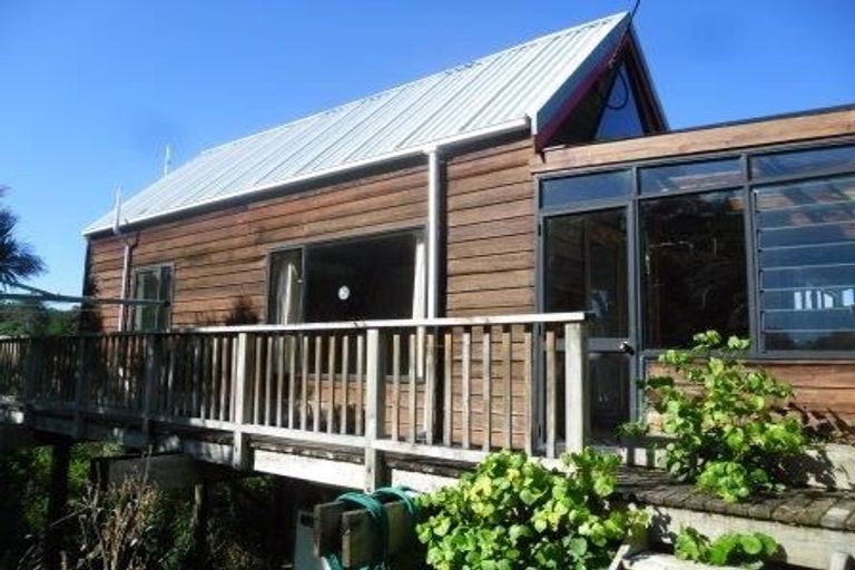 Photo of property in 1 Landing Road, Titirangi, Auckland, 0604