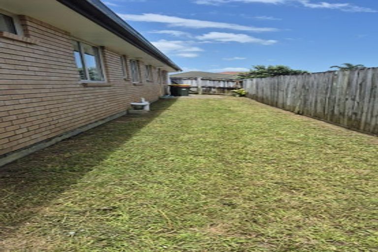 Photo of property in 29 Kathleen Reece Place, Waiuku, 2123
