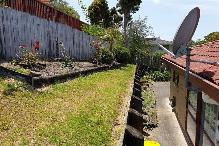 Photo of property in 8 Shah Place, Glen Eden, Auckland, 0602