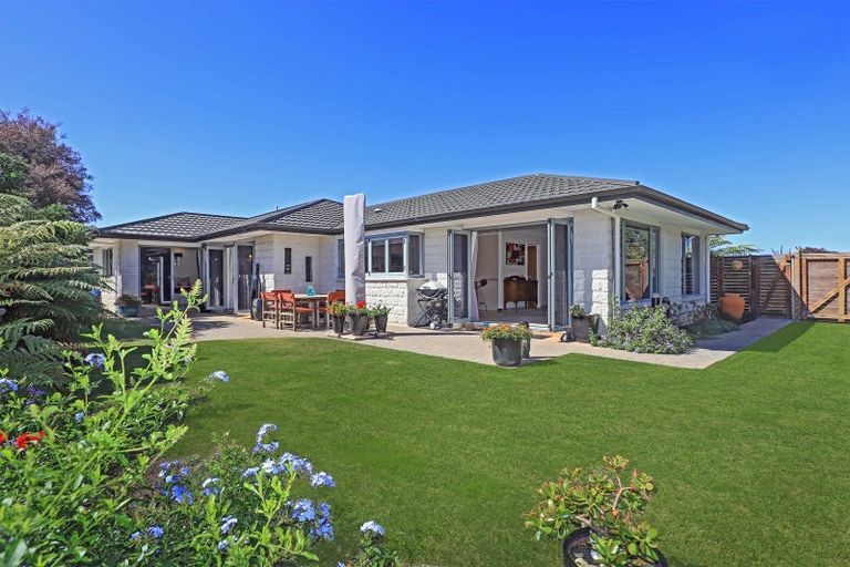 Photo of property in 28 Kensington Drive, Taradale, Napier, 4112