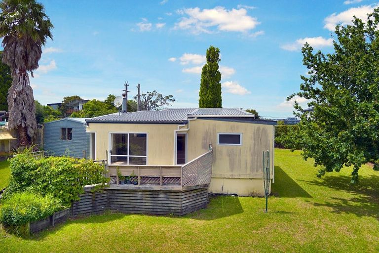 Photo of property in 28 Ferry Parade, Herald Island, Auckland, 0618