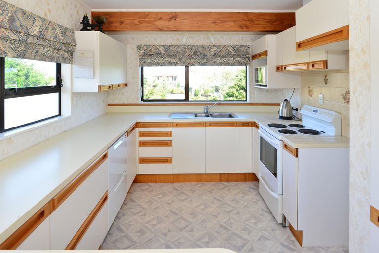 Photo of property in 61 Maygrove Drive, Orewa, 0931