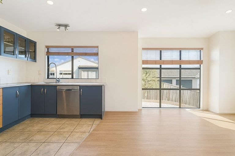 Photo of property in 72l Seabrook Avenue, New Lynn, Auckland, 0600