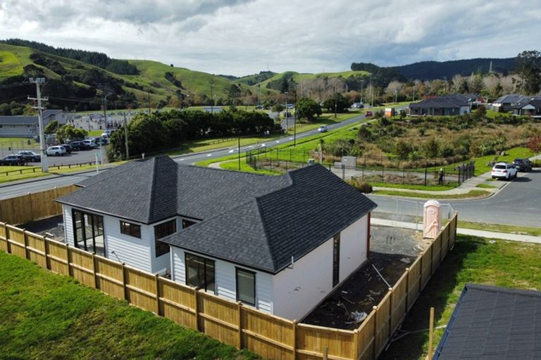 Photo of property in 2 Mahi Road, Helensville, 0800