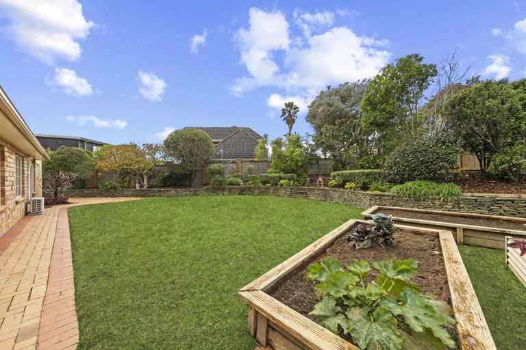 Photo of property in 12 San Jose Rise, Shamrock Park, Auckland, 2016