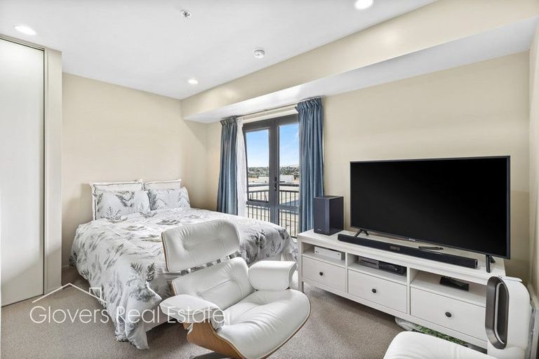 Photo of property in 4q/10 Crown Lynn Place, New Lynn, Auckland, 0600