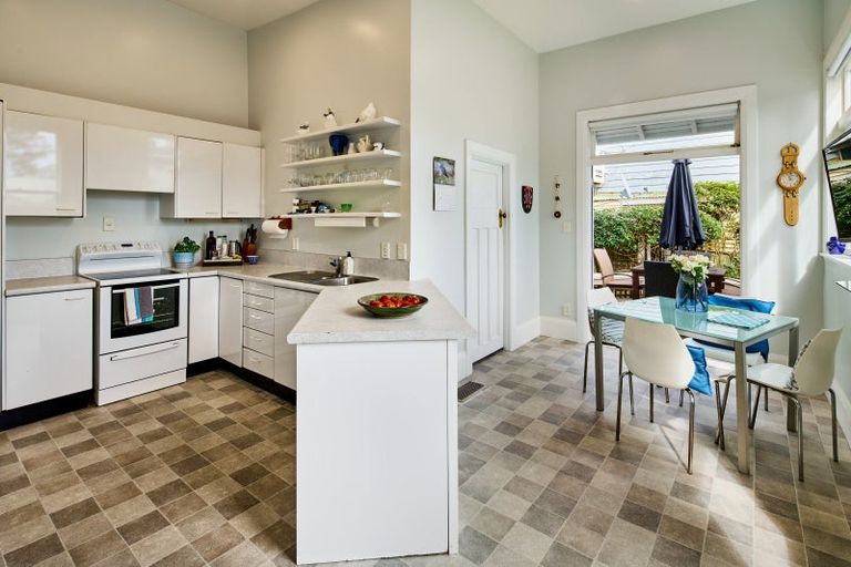 Photo of property in 2 Hay Street, Oriental Bay, Wellington, 6011