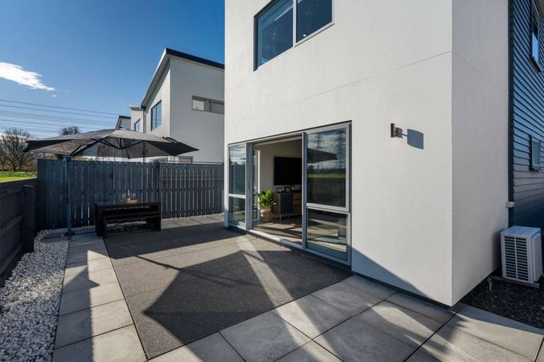 Photo of property in 42 Menin Gate Crescent, Broomfield, Christchurch, 8042