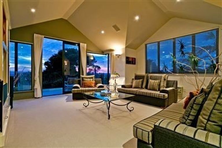 Photo of property in 16 Mayall Avenue, Beach Haven, Auckland, 0626