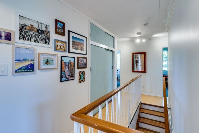 Photo of property in 25 Tauroa Road, Havelock North, 4130