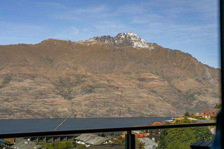Photo of property in 54c Wynyard Crescent, Fernhill, Queenstown, 9300