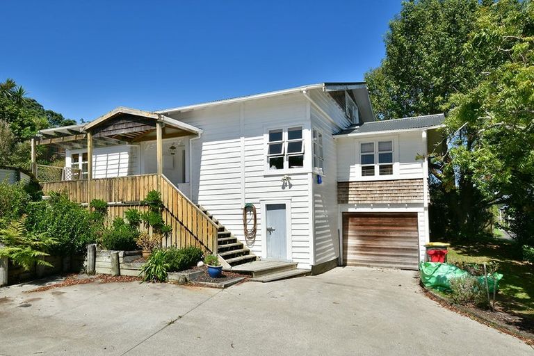 Photo of property in 13 Porter Crescent, Helensville, 0800